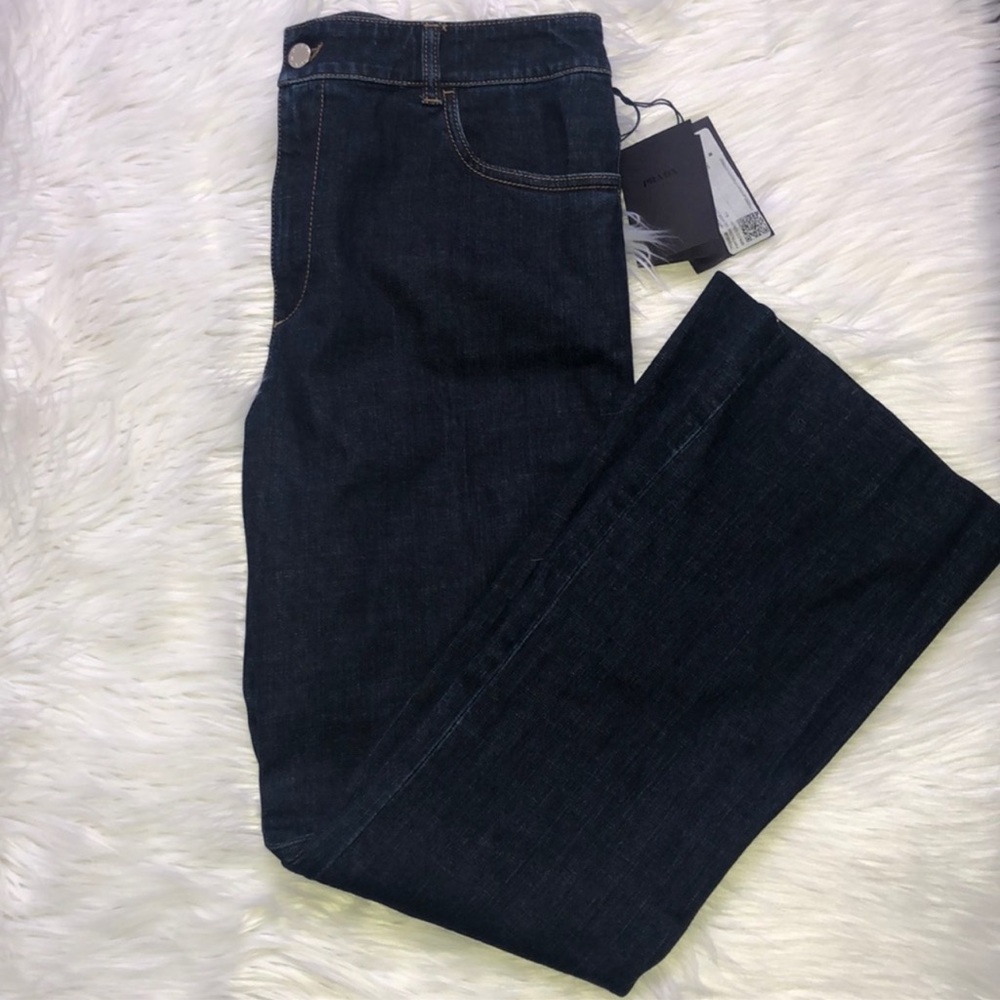 Authentic Prada jeans excelente buy! Lill to big for me is a 30 and true size,,